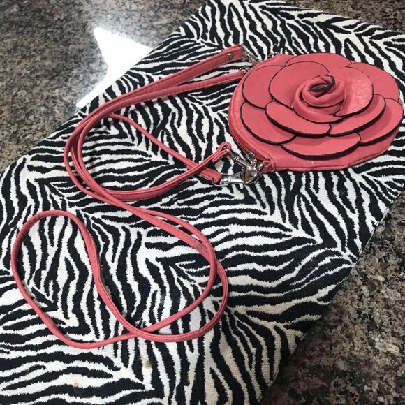 3/$30 or FREE with Purchase over$40 Cute Rose Crossbody Faux Leather Purse - Picture 2 of 10